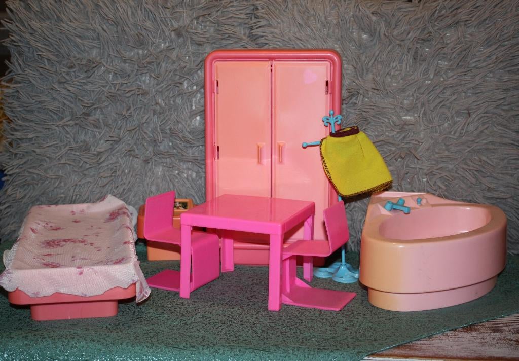 Lot Mattel Barbie meubels met keuken-en kapsalonaccescoires, Ophalen of Verzenden, Gebruikt, Barbie