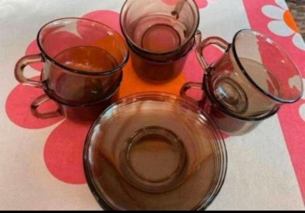Fume glazen kopjes en schoteltjes heel goede staat, Huis en Inrichting, Keuken | Tupperware, Ophalen of Verzenden, Zo goed als nieuw