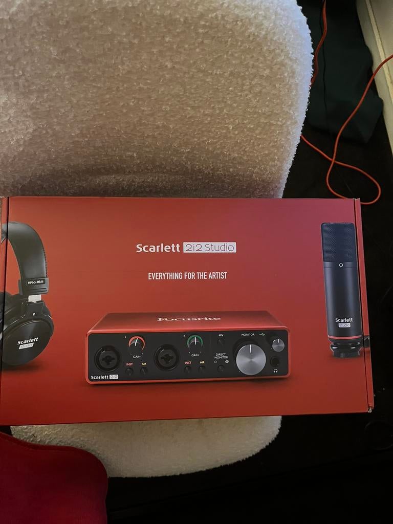 Scarlett 2i2 studio alles inbegrepen (nooit gebruikt), Ophalen, Nieuw, Studiomicrofoon