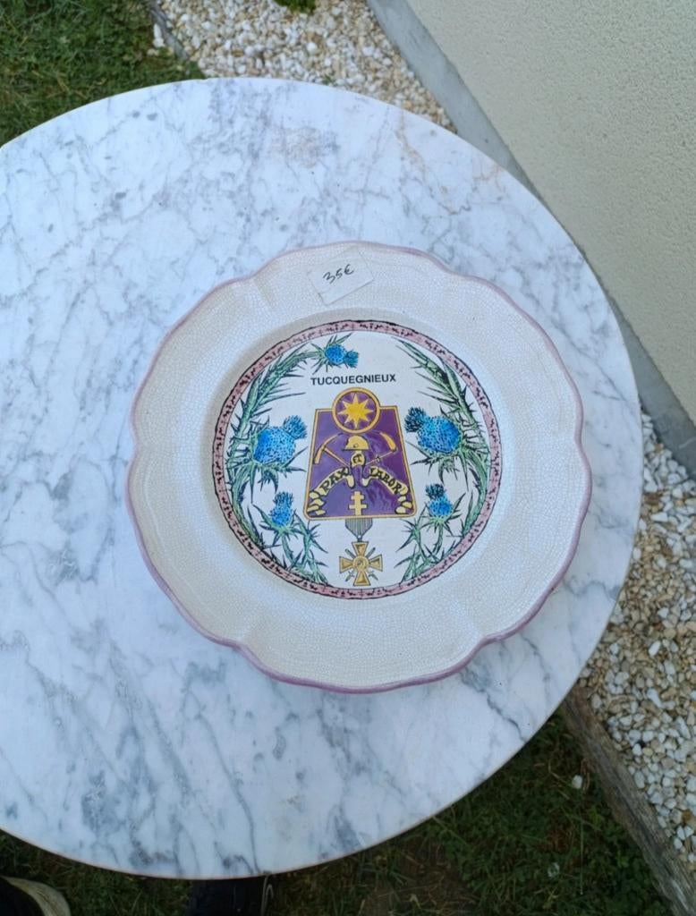 Assiette " Longwy " Tucquegnieux, Antiquités & Art, Antiquités | Céramique & Poterie, Enlèvement ou Envoi