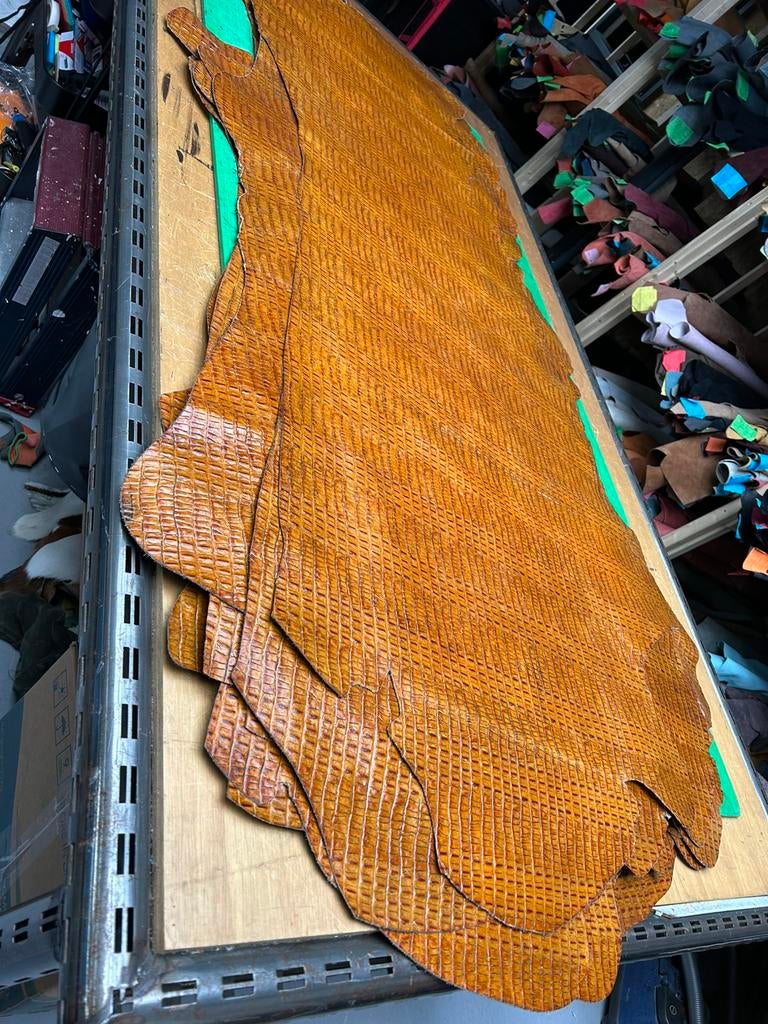15 cognac kalfs huiden 1.3mm dik stug kroko print A580t-m594, Ophalen of Verzenden, Zo goed als nieuw