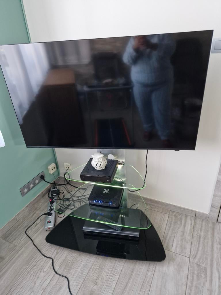 Modern tv-meubel, verlichting, met 3 glazen bladen., Ophalen
