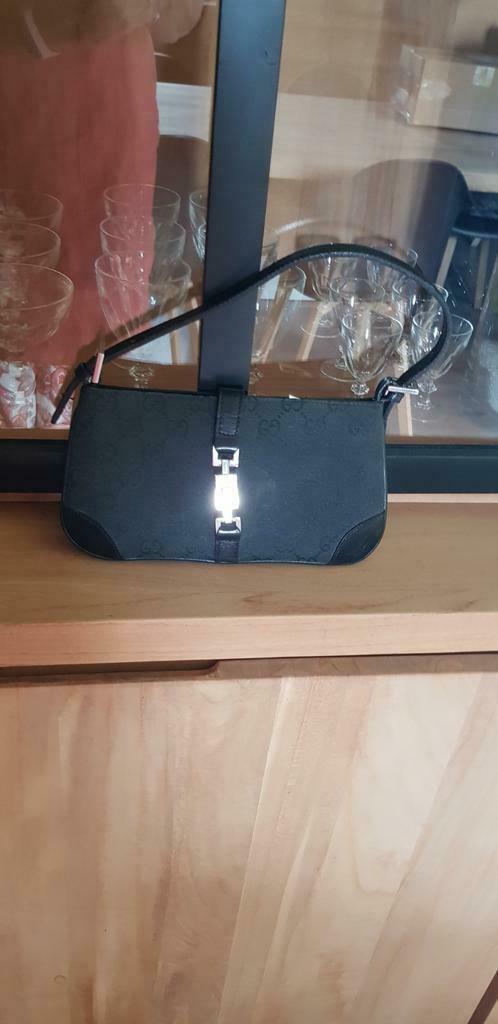 Gucci, Verzenden