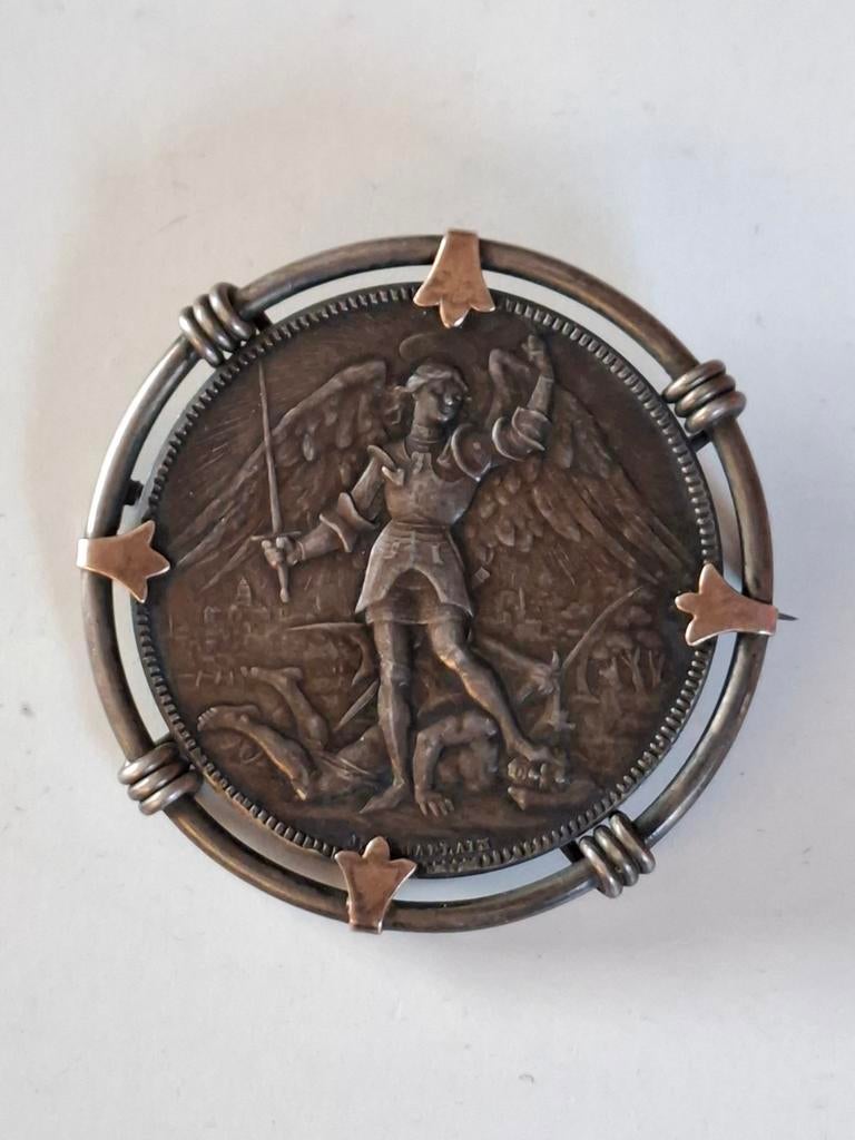 Medaille broche 1892, Ophalen of Verzenden, Gebruikt, 4 tot 7 cm, Brons