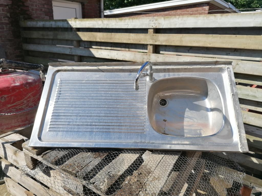 Inox wasbak met kran, Huis en Inrichting, Keuken | Keukenelementen, Gebruikt, Ophalen of Verzenden, 50 tot 75 cm, Overige kleuren