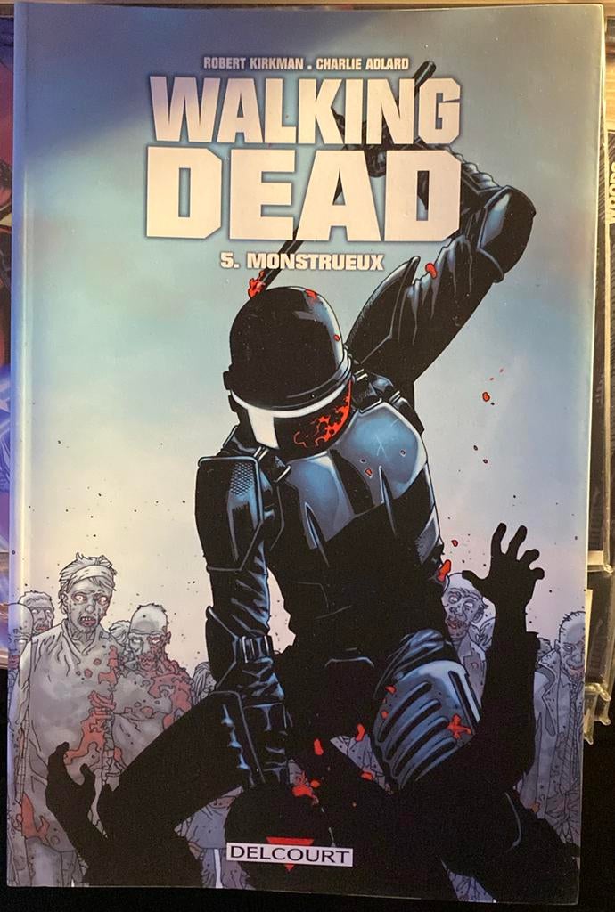 Walking Dead N 5 Monstrueux, Une BD, Enlèvement ou Envoi, Comme neuf