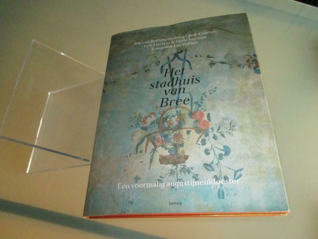 Het stadhuis van Bree – Rik van de Konijnenburg – Jaak Gabri, Boeken, Ophalen of Verzenden, Rik van de Konijnenburg, 20e eeuw of later