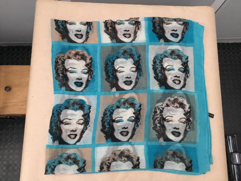 Echarpe foulard Marilyn Monroe, Enlèvement ou Envoi, Comme neuf, Écharpe