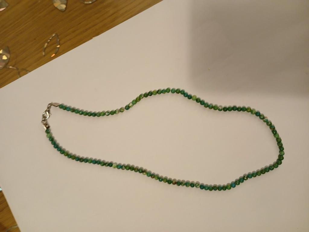 Collier ancien avec pierre verte., Enlèvement ou Envoi