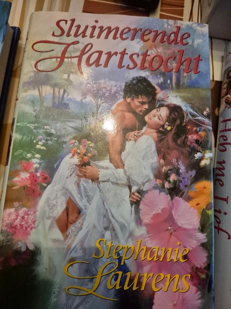 Stephanie Laurens - Sluimerende hartstocht, Boeken, Ophalen of Verzenden, Zo goed als nieuw