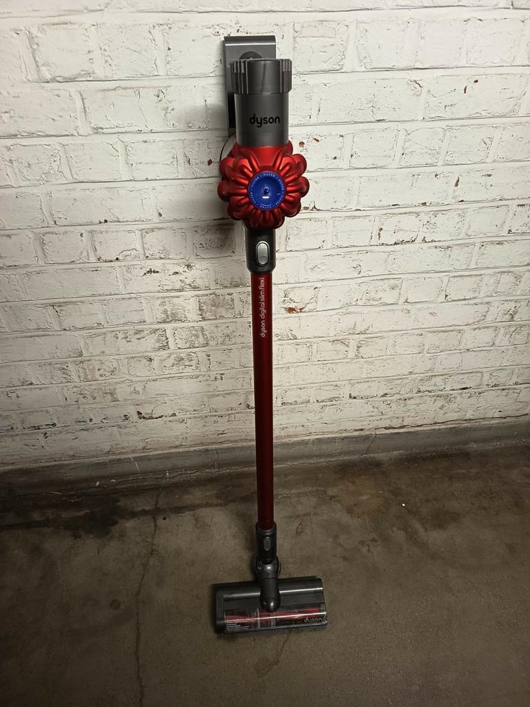 Dyson steelstofzuiger, Elektronische apparatuur, Ophalen, Stofzuiger, Zo goed als nieuw, Minder dan 1200 watt