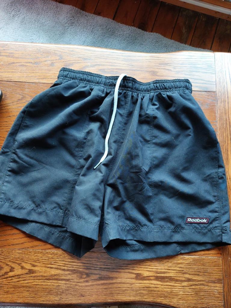 Short Reebok taille M  Comme neuf, Enlèvement ou Envoi, Comme neuf, Reebok, Autres sports