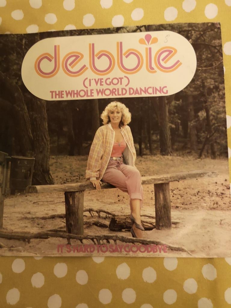 Debbie the whole world dancing(bpost gratuit), Enlèvement ou Envoi, Single, Utilisé, Pop