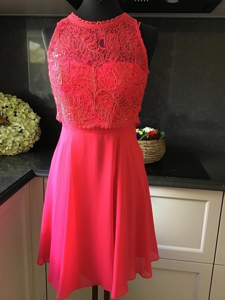 opvallend mooi coctailjurkje mt 34, Neuf, Enlèvement ou Envoi, Robe de cocktail, Vera Mont