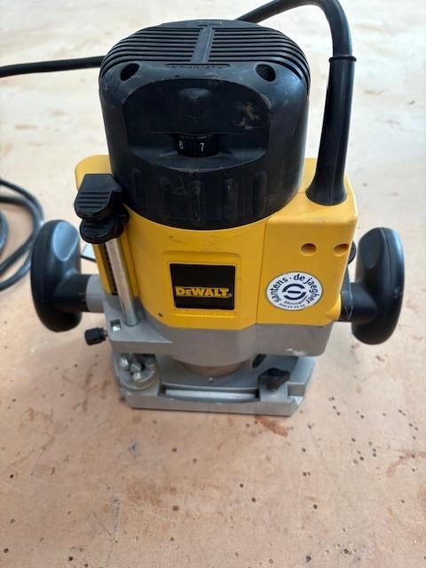 doe het zelf & bouw, Ophalen, Gebruikt, Bovenfrees, Dewalt