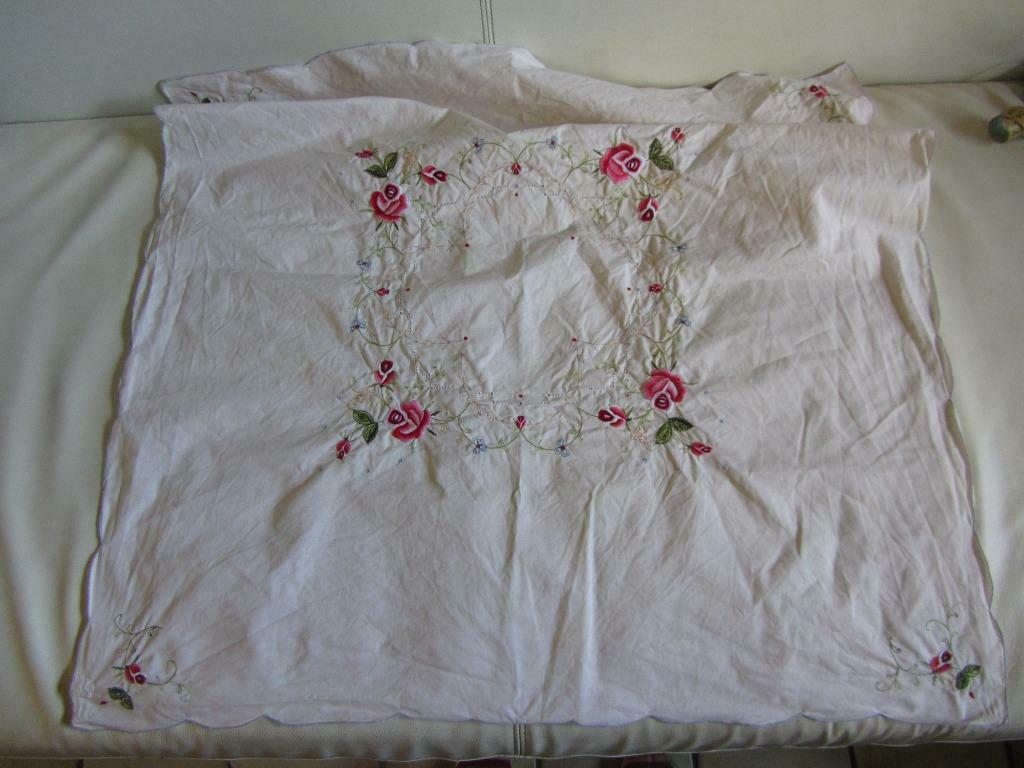 Nappe brodée main 85/85 CM, Enlèvement ou Envoi, Neuf, Rose