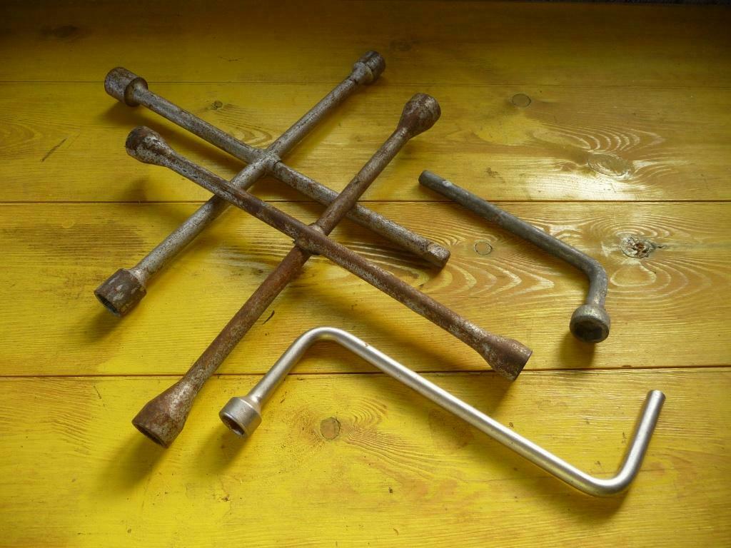 Auto wielsleutel (Lot 5 stuks), Auto-onderdelen, Ophalen of Verzenden, Gebruikt