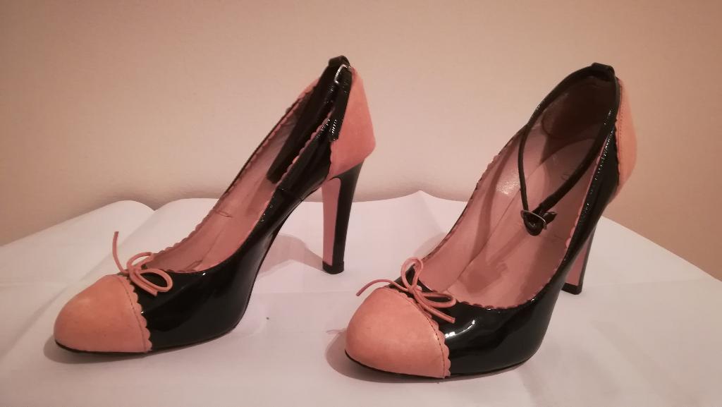 75A* RED Valentino prachtige hoge hakken (40), Kleding | Dames, Pumps, Overige kleuren, Verzenden, Zo goed als nieuw