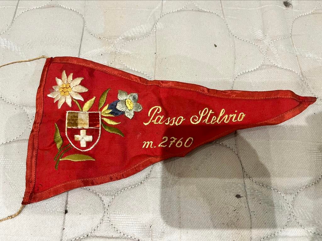 Oude Passo Stelvio wimpel uit de jaren 50