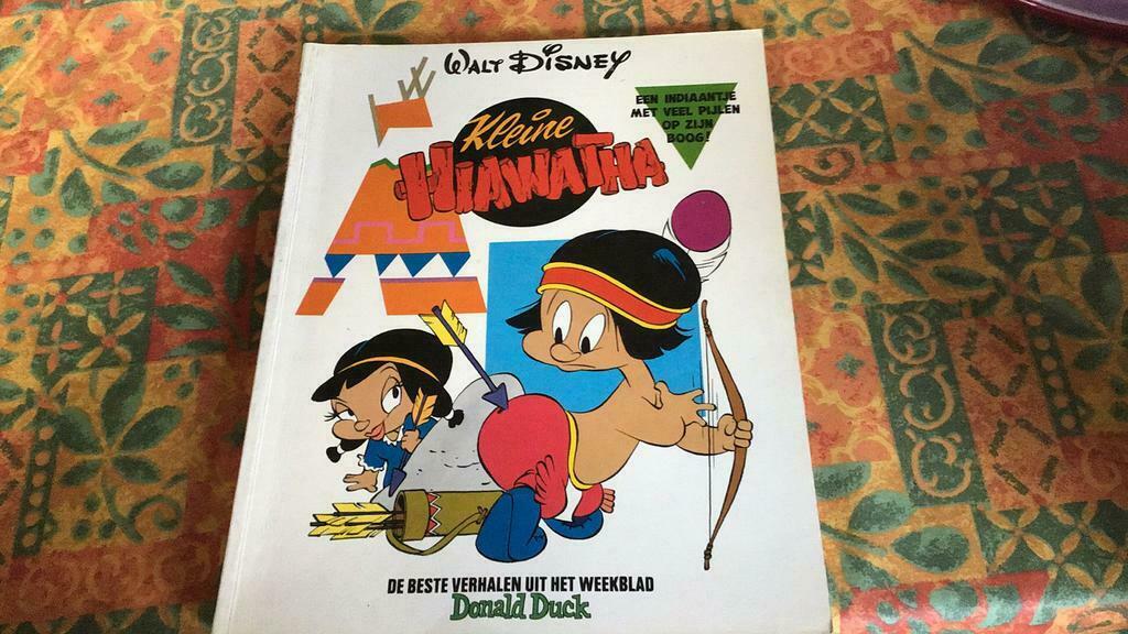 Kleine hiawatha Walt Disney (z8), Boeken, Stripverhalen, Meerdere stripboeken, Ophalen of Verzenden, Gelezen, Walt Disney