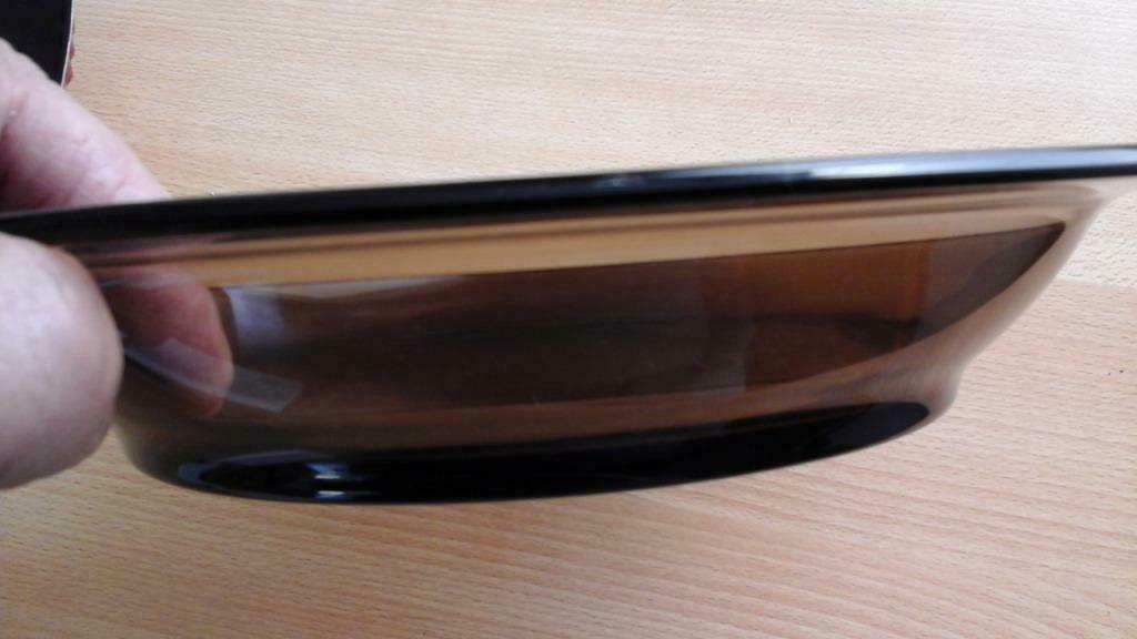plat brun H: 4cm   diam 27cm, Enlèvement ou Envoi, Comme neuf, Verre, Récipient(s)