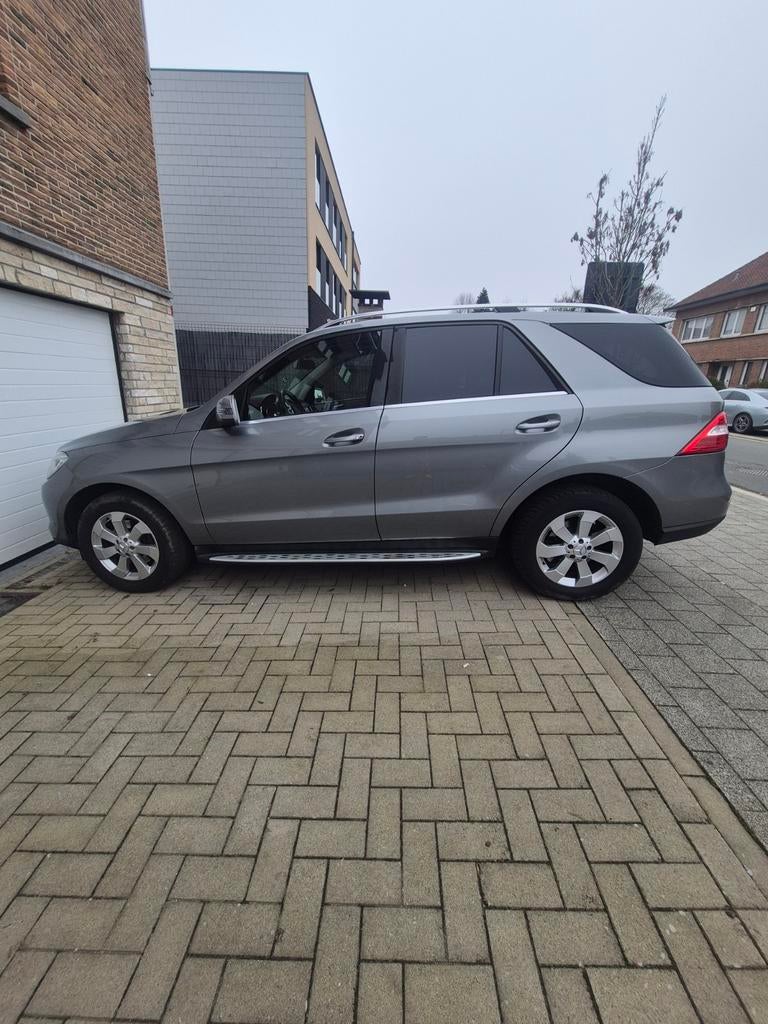 Mercedes ml 240. Full option.  12/2014.  187000km 0488883095, Auto's, Mercedes-Benz, Particulier, Te koop