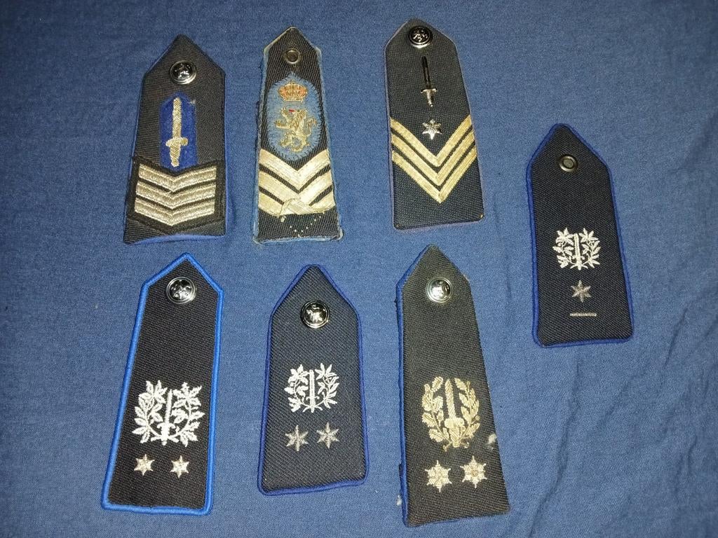 Lot dun grade de la police communale, Collections, Enlèvement ou Envoi