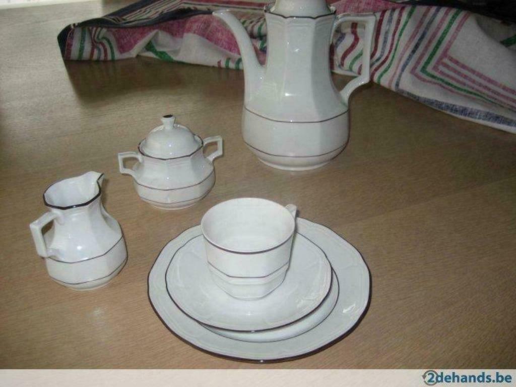 eet/koffie service, Huis en Inrichting, Ophalen, Zo goed als nieuw, Effen, Porselein