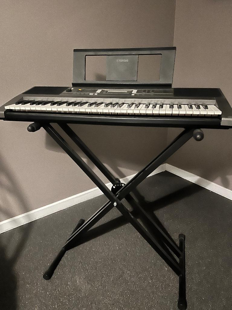 yamaha psr e353, Muziek en Instrumenten, Ophalen, Zo goed als nieuw, Yamaha, Met standaard