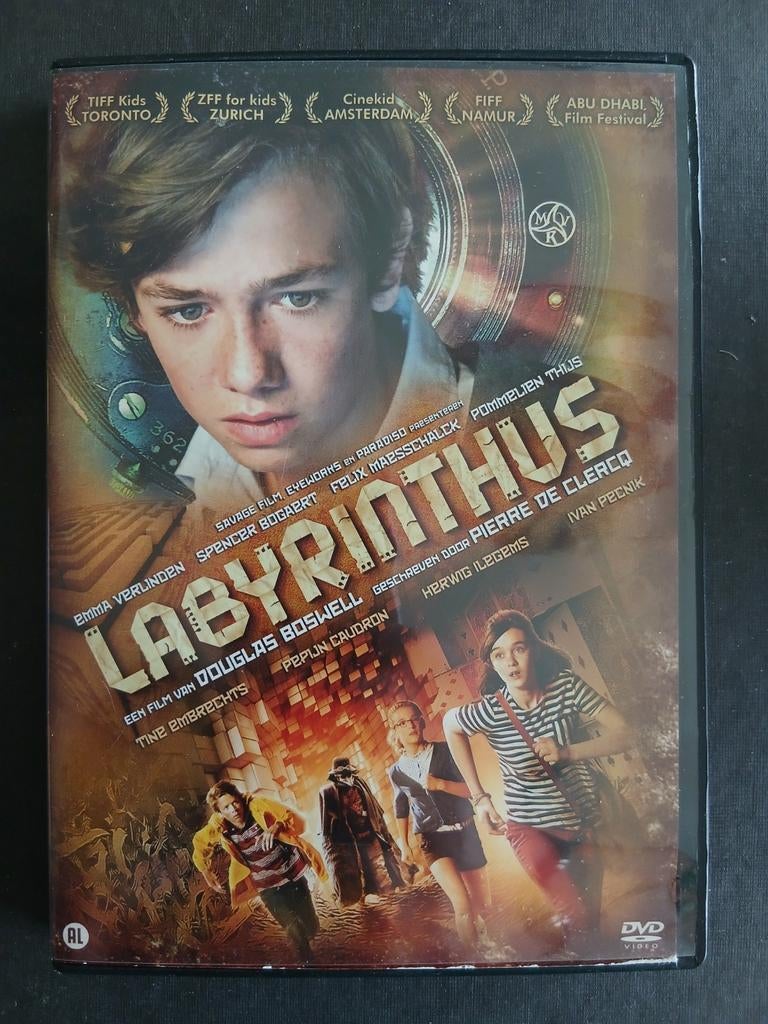 Labyrinthus (2014) Tine Embrechts, Pomelien Thijs, Alle leeftijden, Ophalen of Verzenden, Zo goed als nieuw, Actie en Avontuur