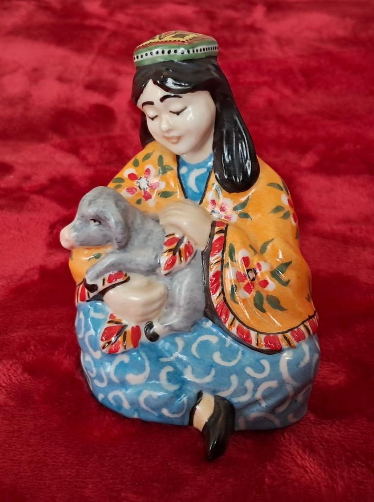 keramiek ambachten uit Oezbekistan het meisje met het lam, Antiek en Kunst, Ophalen of Verzenden