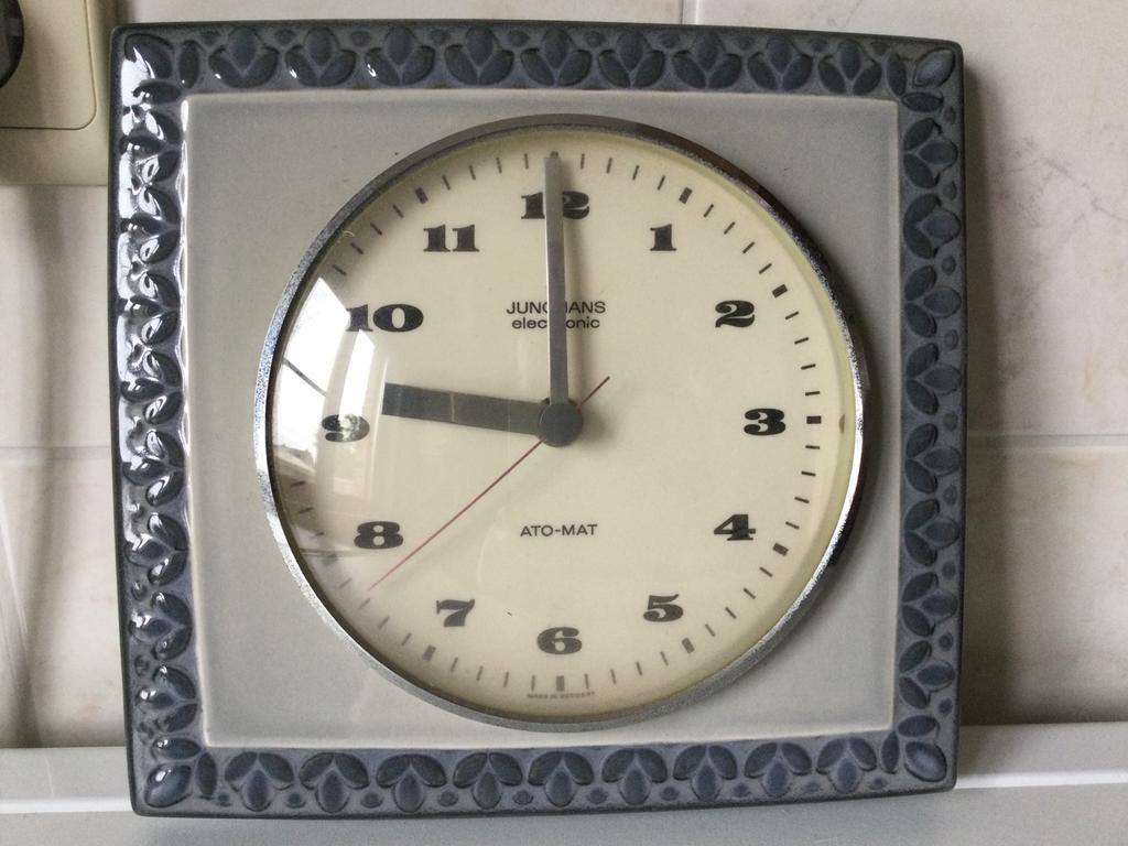 Keramische wandklok Junghans - deze klok werkt niet meer, Ophalen of Verzenden
