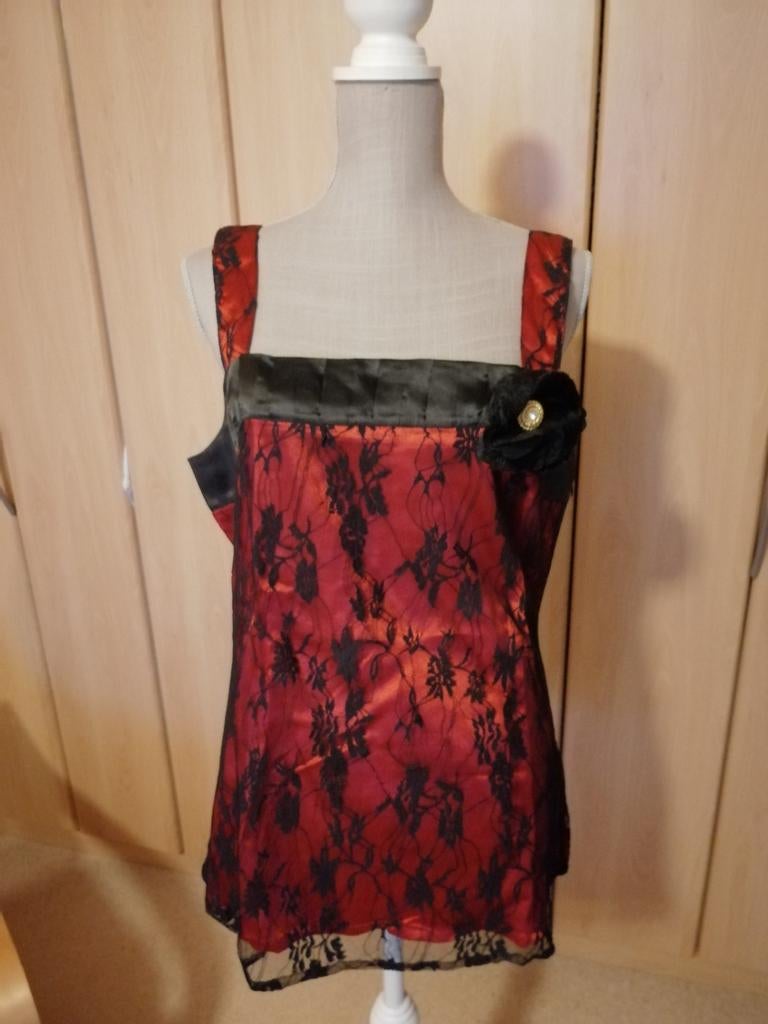 Magnifique top rouge de fête (M&S Mode T46), Enlèvement ou Envoi, Comme neuf, Rouge