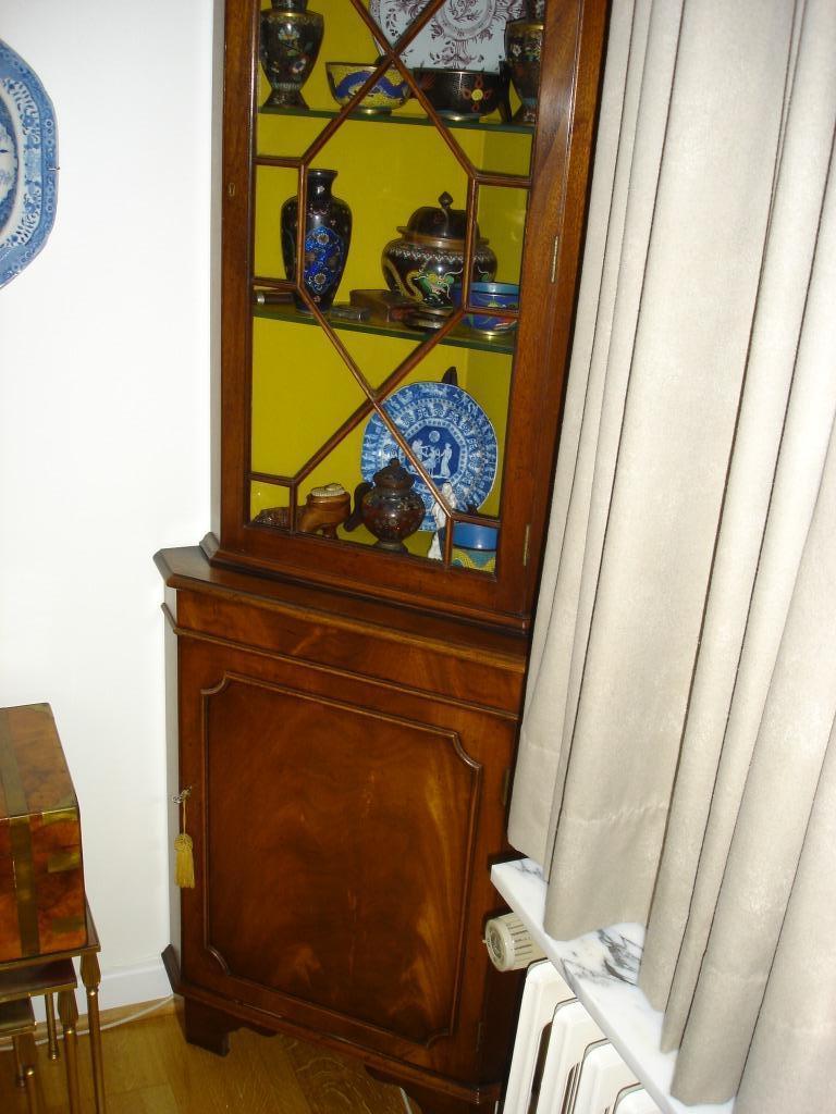 Engelse Vitrinekast, Ophalen