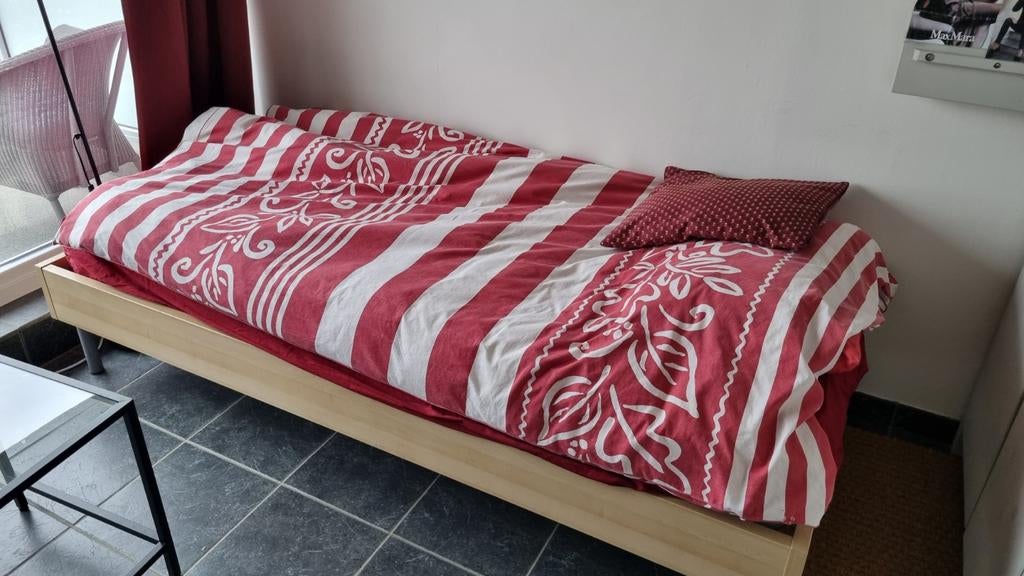 Bed, Enlèvement