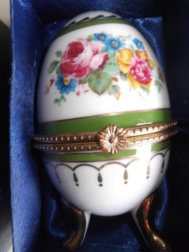 Porseleinen ei in doosje – Oeuf en porcelaine en boîtes, Ophalen of Verzenden