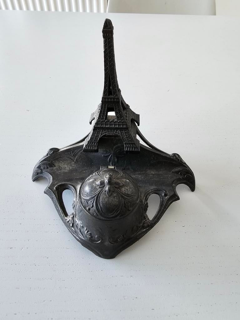 penhouder met miniatuur-Eiffeltoren en plaats voor een inktp, Antiek en Kunst, Ophalen of Verzenden