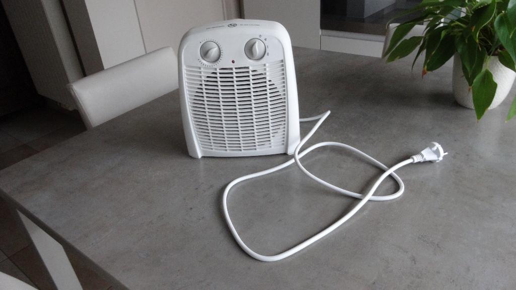 Badkamerventilatorkachel, Huis en Inrichting, Kachels, Overige soorten, Elektrisch, Ophalen of Verzenden, Zo goed als nieuw