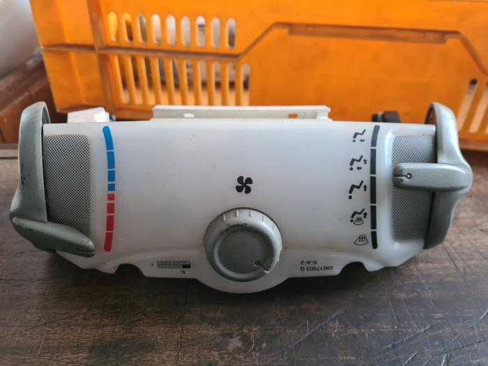 Panneau de commandes chauffage d'un Peugeot 107, Enlèvement ou Envoi, 3 mois de garantie, Utilisé, Peugeot