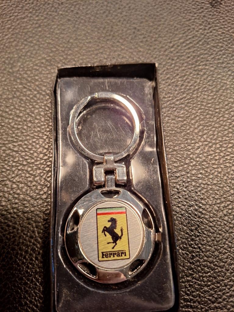 Porte-clés Ferrari neuf dans une boîte, Collections, Porte-clés, Enlèvement ou Envoi, Comme neuf