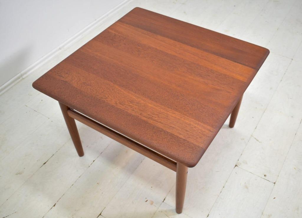 Table basse au design danois de Niels Bach, Teck, Moins de 50 cm, Enlèvement ou Envoi, 50 à 100 cm