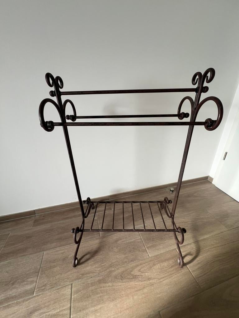 Porte serviettes en fer forgé, Ophalen, Zo goed als nieuw