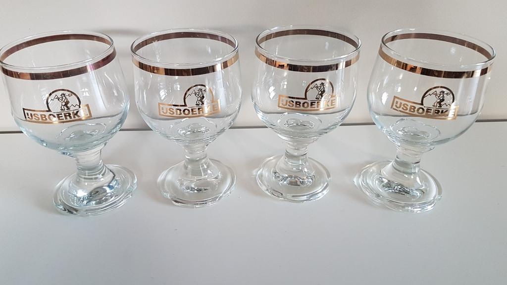 4 mooie vintage Ijsboerke coupes, met gouden rand en opdruk, Ophalen of Verzenden