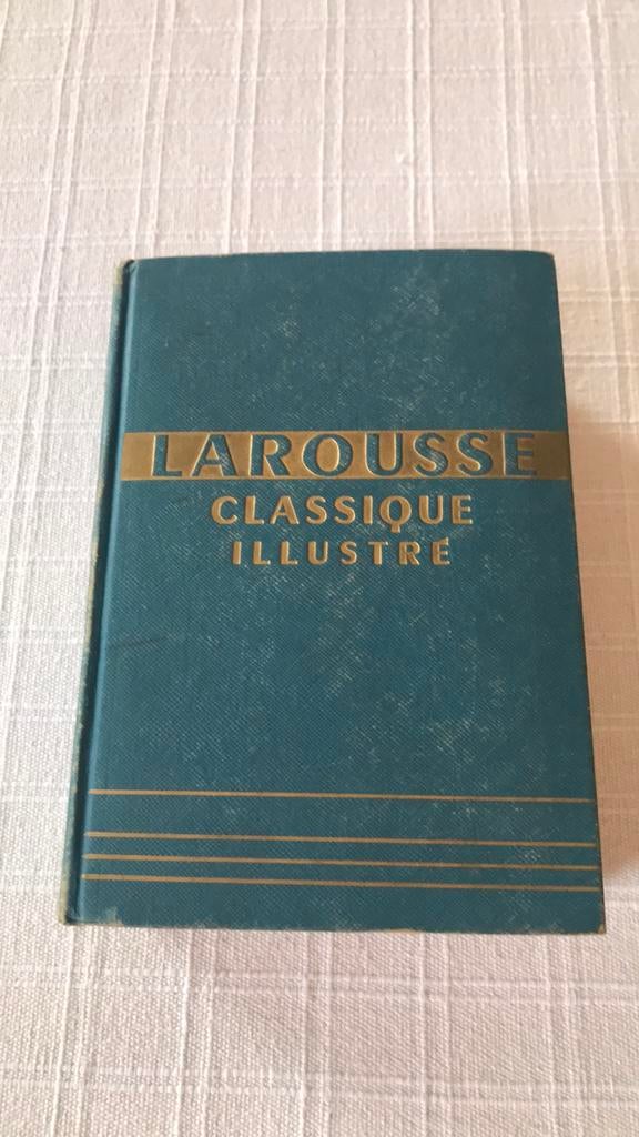 A vendre DICTIONNAIRE * LAROUSSE CLASSIQUE ILLUSTRÉ *, Utilisé