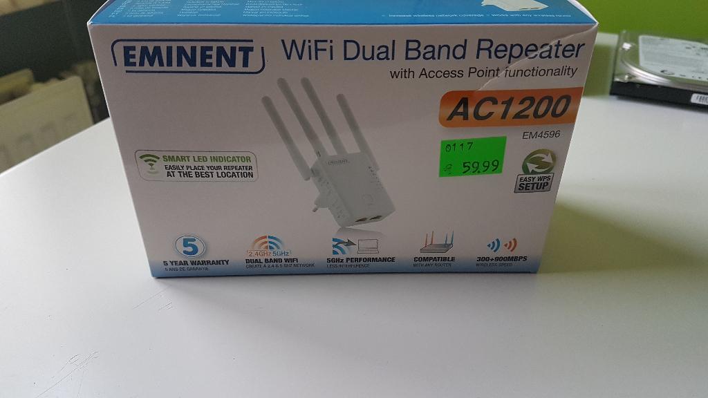 wifi repeater, Computers en Software, WiFi-versterkers, Ophalen, Zo goed als nieuw