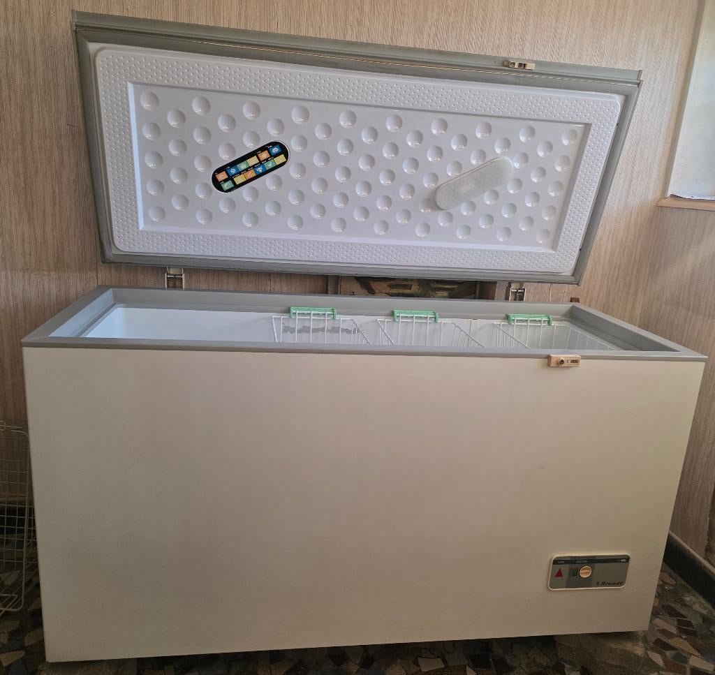 Congèlateur coffre Brandt très grand volume, Electroménager, Congélateurs, Utilisé, À Poser, Congélateur, Congélateur, Moins de 85 cm