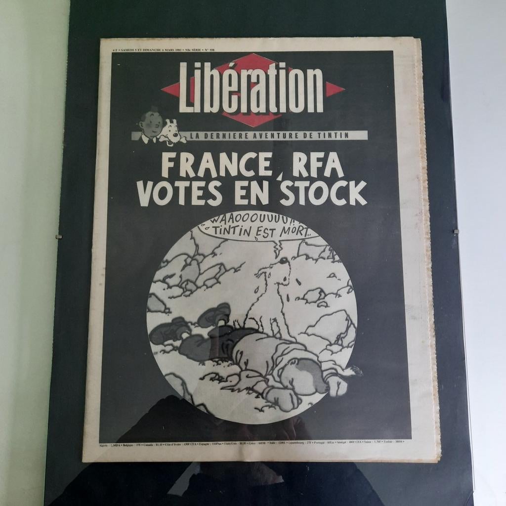 DOSSIER "TINTIN EST MORT" ex. LIBERATION 5 MARS 1983.PERFECT, Verzamelen, Stripfiguren, Zo goed als nieuw, Kuifje, Ophalen
