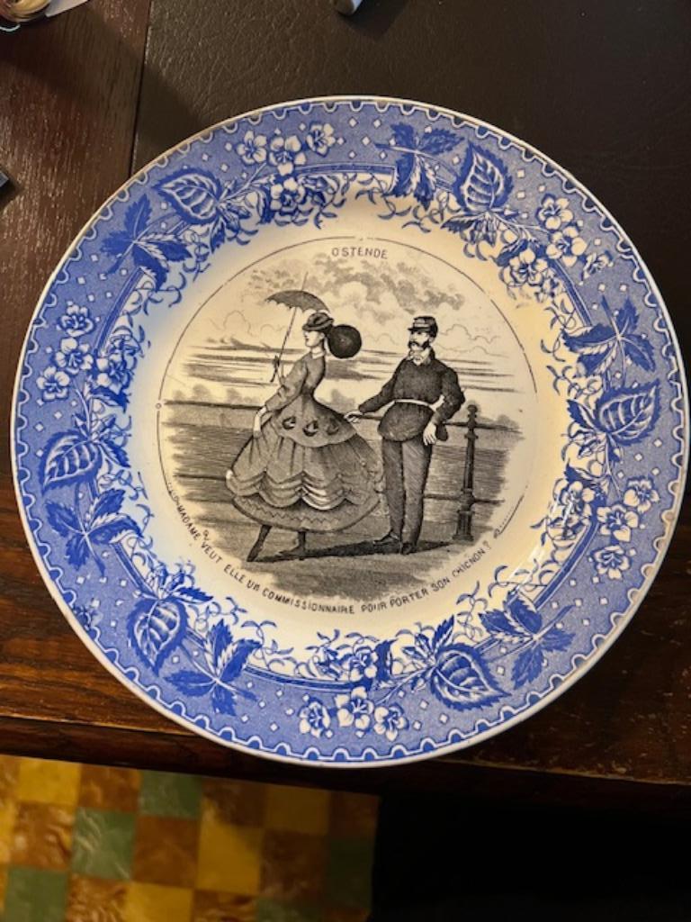 Ancienne assiette humoristique «assiette parlante» d'Ostende, Enlèvement