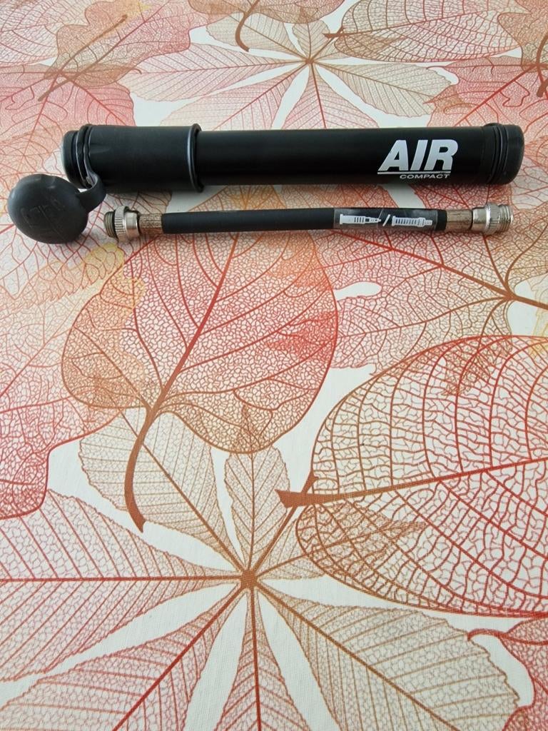fietspomp air compact, Ophalen, Zo goed als nieuw