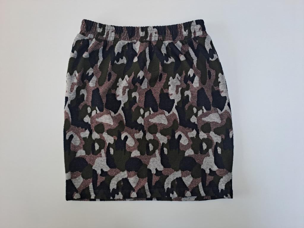 Taille 10 ans Jupe en tricot fine avec imprimé camouflage, Robe ou Jupe, Enlèvement ou Envoi, Cks, Comme neuf
